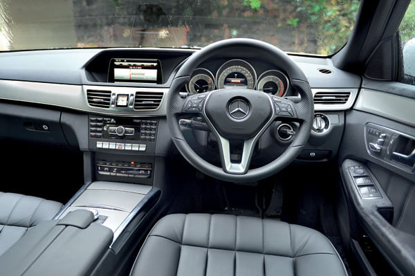 Mercedes Benz E 250 CDI vs Jaguar XF 2.2D vs Audi A6 2.0TDI vs BMW 520d